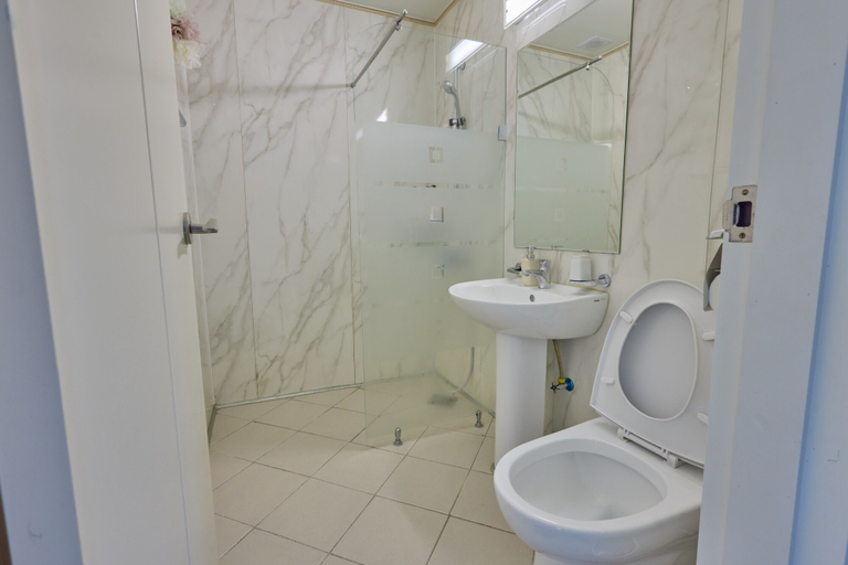 Bathroom 3, Elmar Condotel, Yangyang