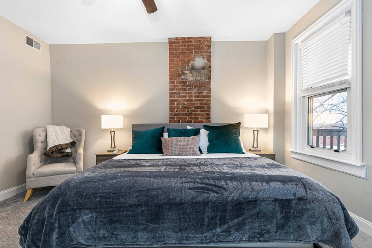Bedroom 4, Victor, Saint Louis