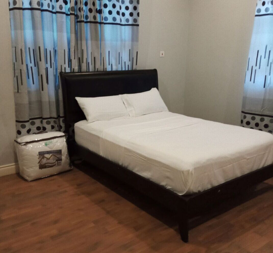 Others 5, 4 Bedrooms Family House Sakumono, Tema