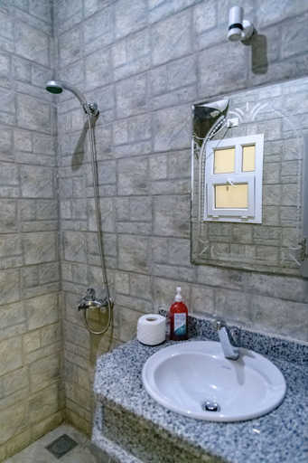 Bathroom 5, Elite Residence, Sant Katrin