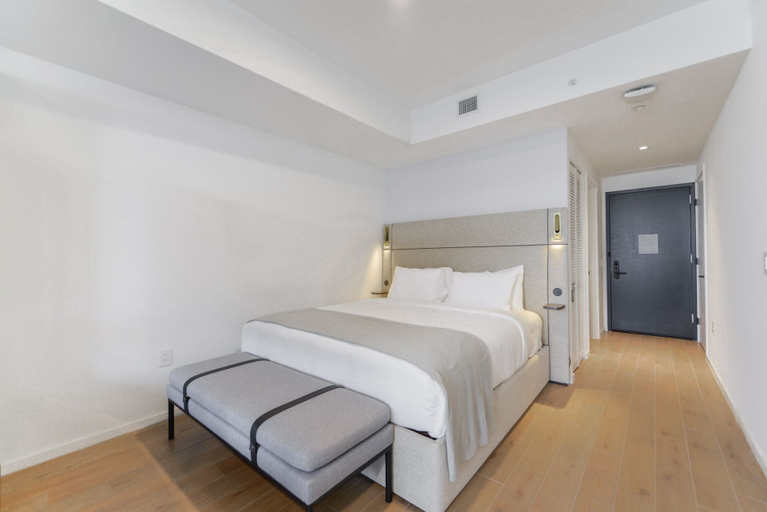 Bedroom 3, Stylish Studio with City View in Bayside, Miami-Dade
