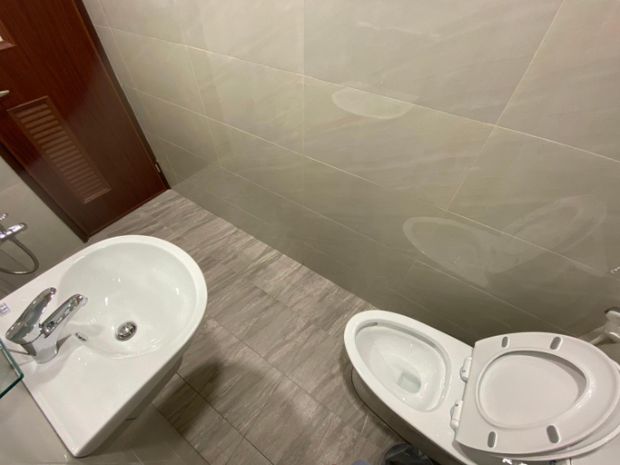 Bathroom 3, Good Thing Good Things Happen, Tainan