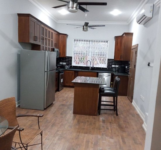 Others 4, 4 Bedrooms Family House Sakumono, Tema