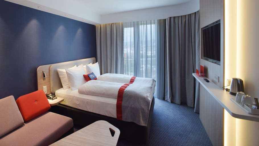 Bedroom 4, Holiday Inn Express HEILBRONN, Heilbronn