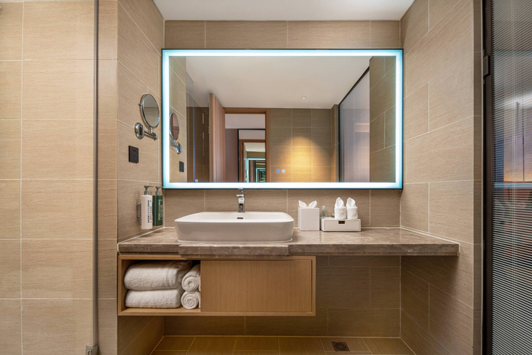 Bathroom 5, Hilton Garden Inn Nantong Haohe Scenic Area, Nantong