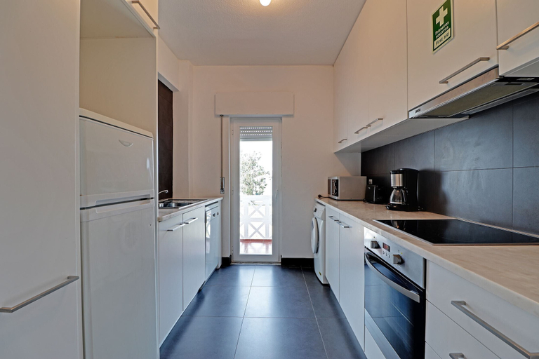 Others 5, Albufeira Central 1 by Homing, Albufeira