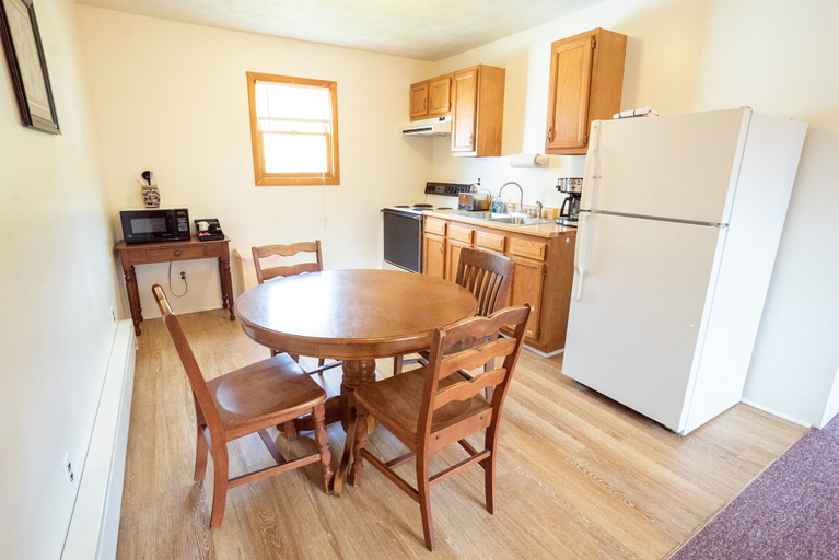 Others 4, Ohiopyle Suites, Fayette