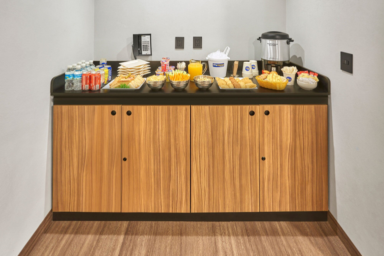 Food & Drinks 5, City Express by Marriott Tampico Altamira, Altamira