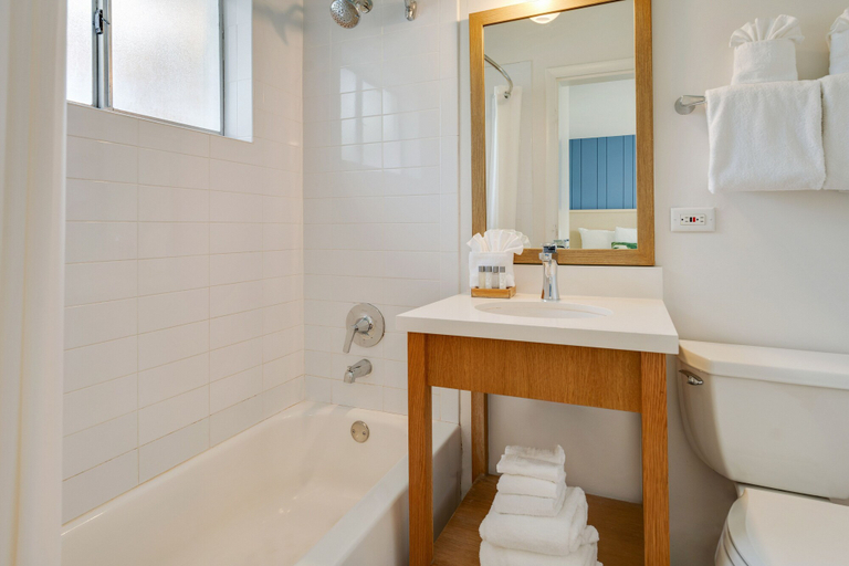 Bathroom 5, Hadley Resort and Marina, Monroe