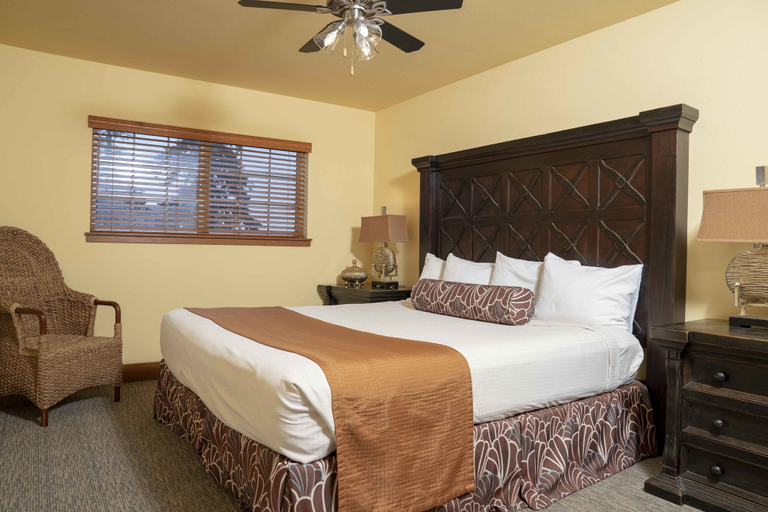Bedroom, Raintree's Sandcastle, Whatcom