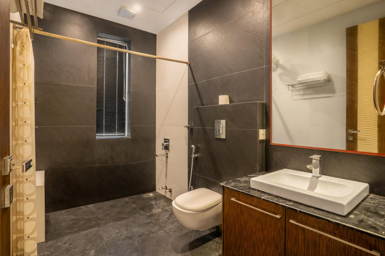 Bathroom 2, StayVista at Timeless Elegance, Haora