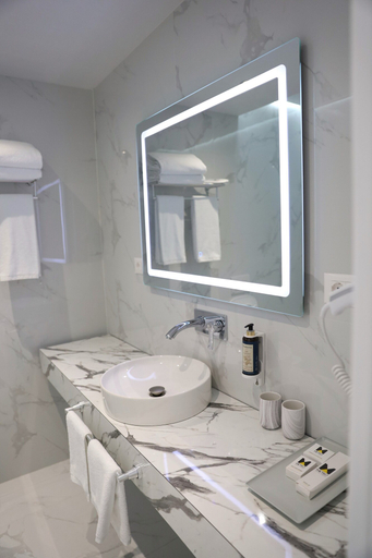 Bathroom 5, Metro Hotel Terminal, Tiranës