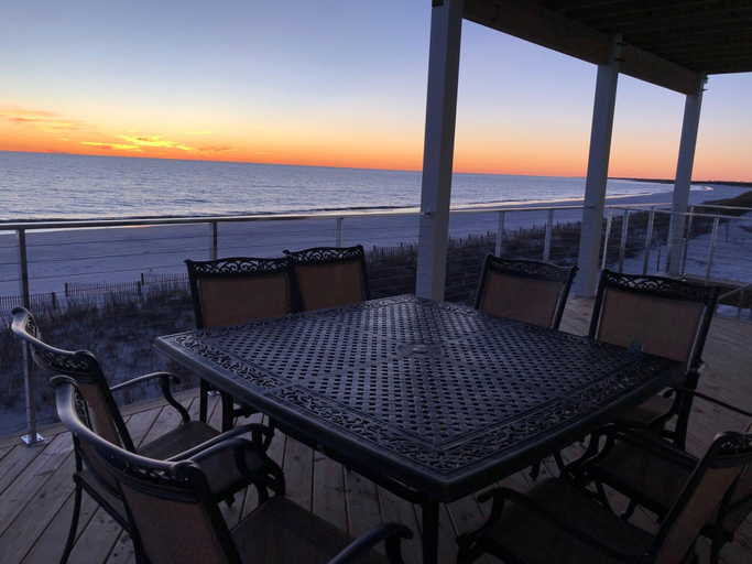 Food & Drinks, Shore Looks Good, Bay