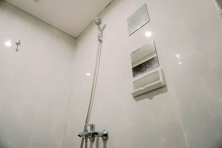 Bathroom 3, Minimalist And Best Deal Studio At Serpong Garden Apartment, Tangerang