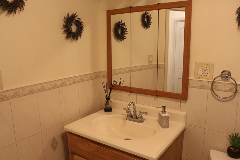 Bathroom 4, Cozy, Classy Duplex near NYC, New York
