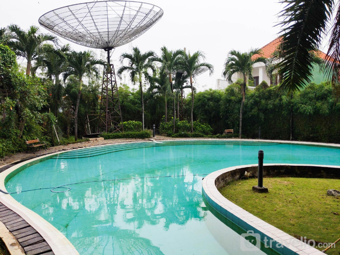 Sport & Beauty 4, Spacious Classic 1BR Apartment at Taman Beverly By Travelio, Surabaya