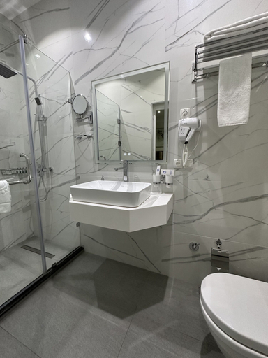 Bathroom 5, Green Park Hotel, Tashkent City