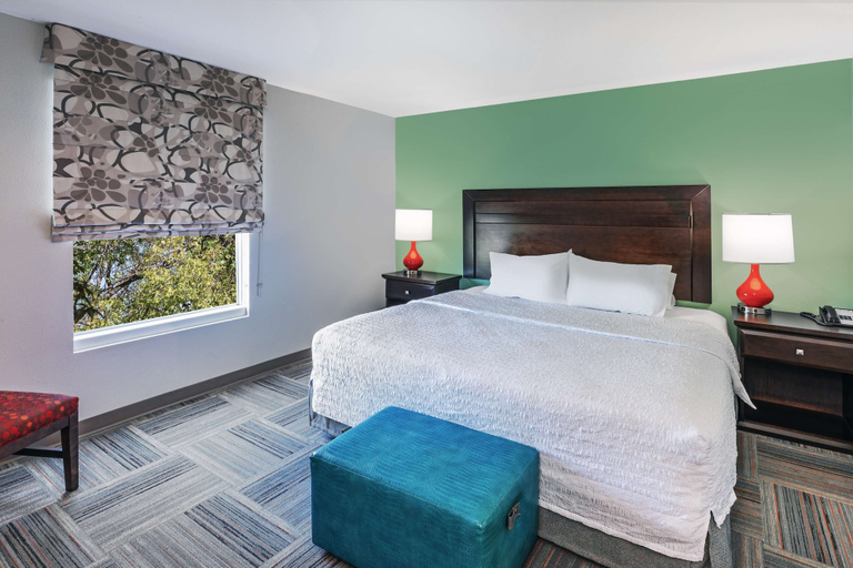 Bedroom 2, Hampton Inn Miami, Ottawa
