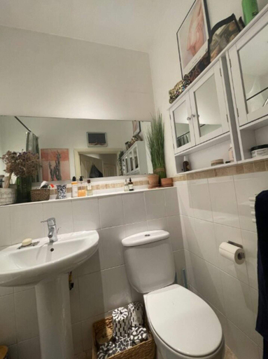 Bathroom 2, Stylish & Homely 1BD Flat, 1min to Clapton Sqaure!, London