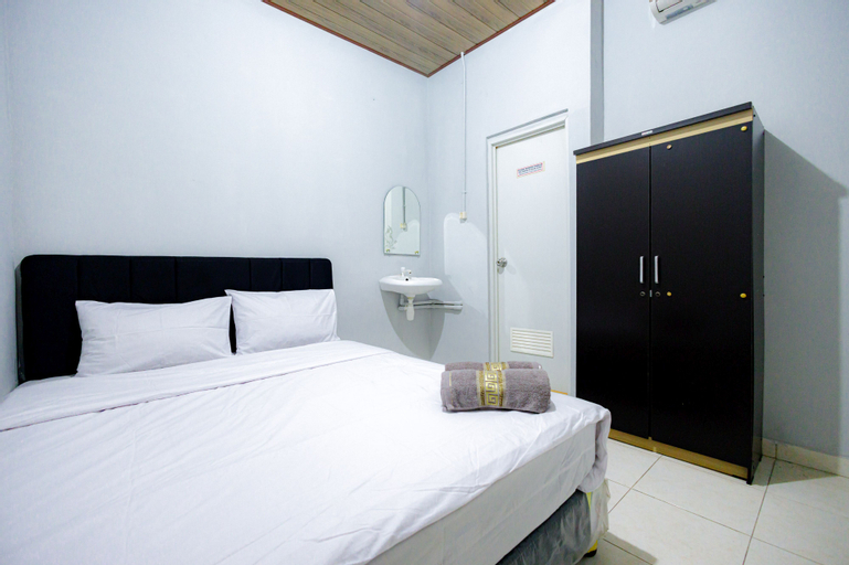 Bedroom 1, Marcello Residence Siwalankerto near Petra University Surabaya Mitra RedDoorz, Surabaya