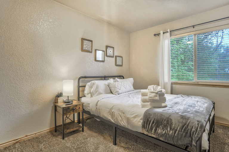 Bedroom 2, Little Bear, El Paso