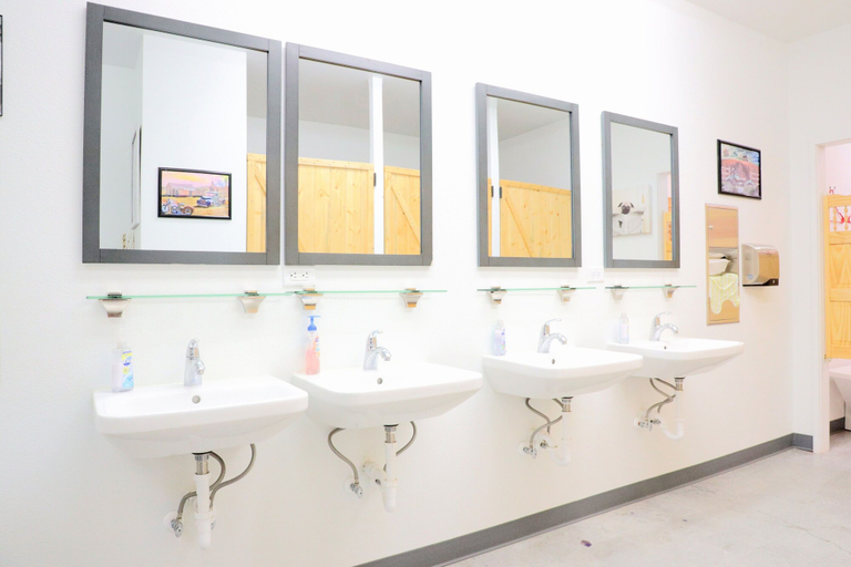 Bathroom 4, Eycat Lodging Company, Park