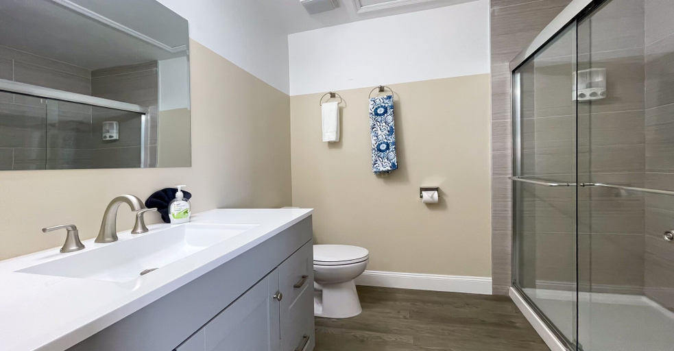 Bathroom 3, Summerwind Studios, Lee