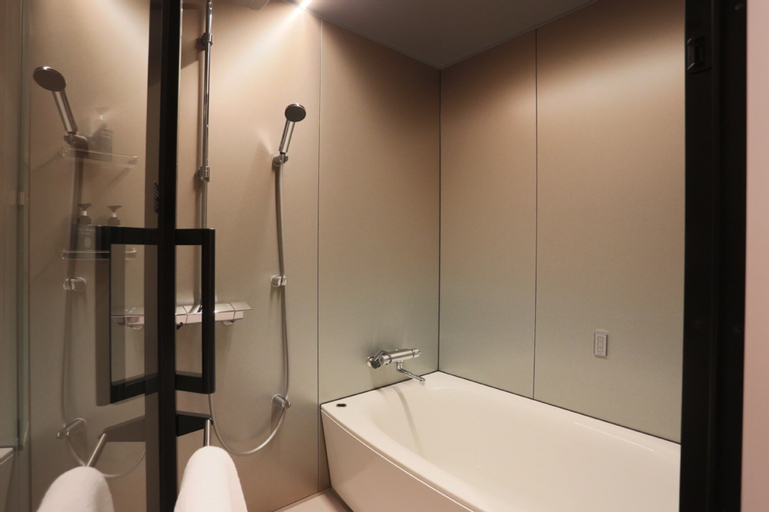 Bathroom 16