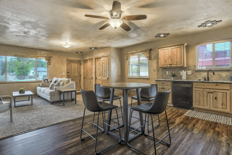 Food & Drinks, Little Bear, El Paso