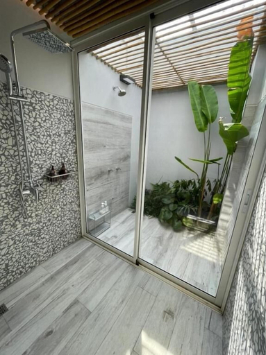 Bathroom 4, The Mak Trat, K. Ko Kut