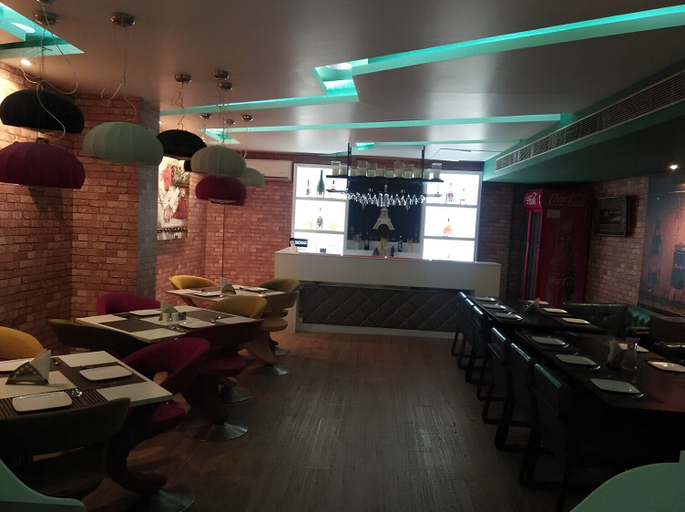 Food & Drinks 5, Club 7, Bareilly