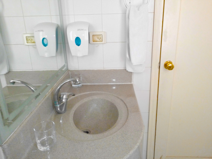 Bathroom 2, City Inn Palace Hotel, Ramallah and Al-Bireh