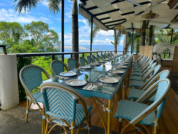 Food & Drinks 4, Villas by Eco Hotels, Mataas Na Kahoy