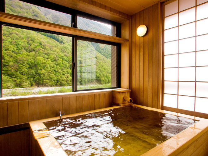 Bathroom 4, Yukimurasaki, Takayama