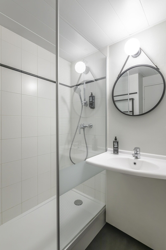 Bathroom 4, ibis Saint Malo La Madeleine, Ille-et-Vilaine