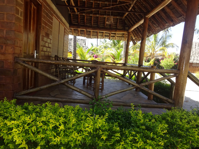 Bedroom, Barry's Beach Resort, Pangani