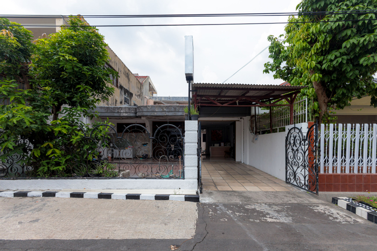 RedDoorz @ Osuko Residence Sukomanunggal Jaya