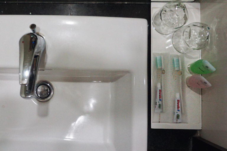 Bathroom 10
