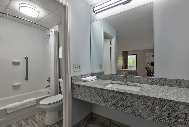Bathroom, Motel 6 Scottsboro, Al – Hwy 72, Jackson