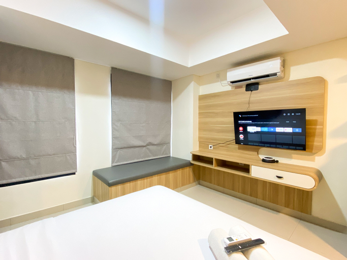 Bedroom 5, Simply Design Studio at Pollux Chadstone Apartment By Travelio, Cikarang