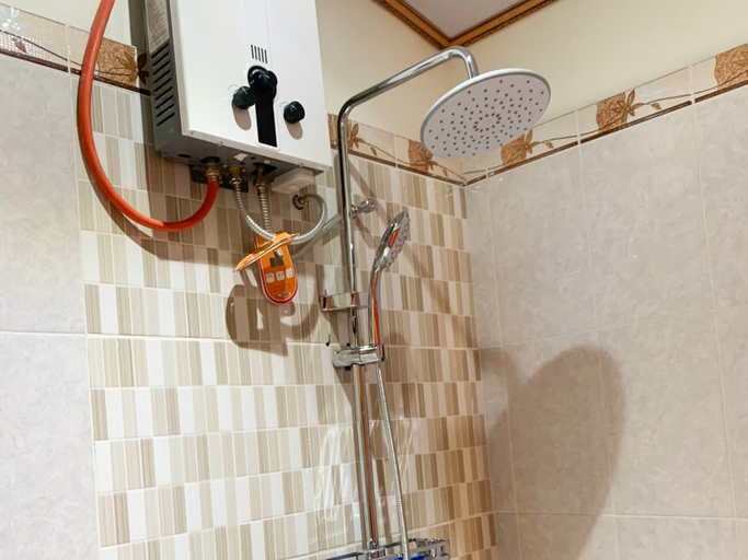 Bathroom 3, RedDoorz near Museum Gunung Merapi, Sleman