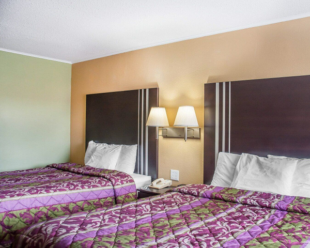 Bedroom 1, Amherst Inn & Suites, Erie