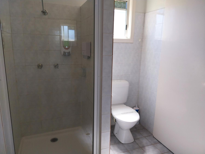Bathroom 5, Motel Blackall, Blackall