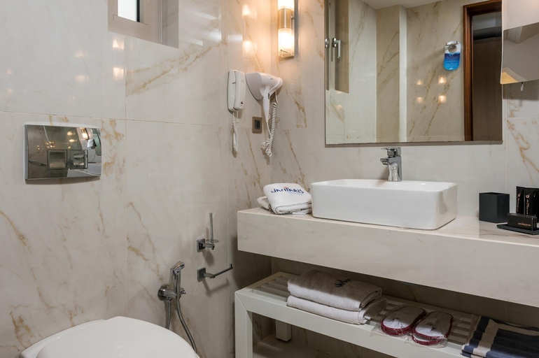 Bathroom 5, Vantaris Palace, Crete