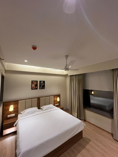 Bedroom 3, Hotel Krystal, Sangli