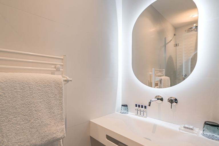 Bathroom 5, MADISON Saint Jean de Luz - Handwritten Collection, Pyrénées-Atlantiques