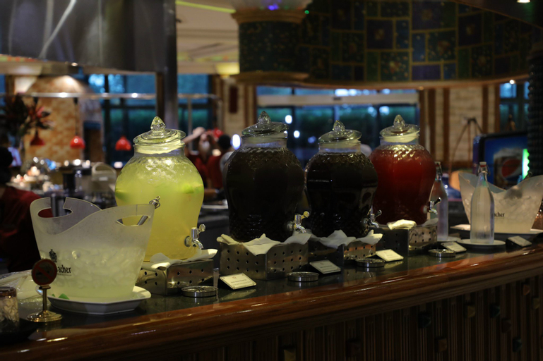 Food & Drinks 8