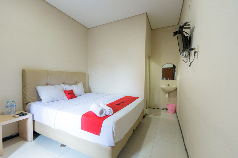 Bedroom 2, RedDoorz @ Osuko Residence Sukomanunggal Jaya, Surabaya