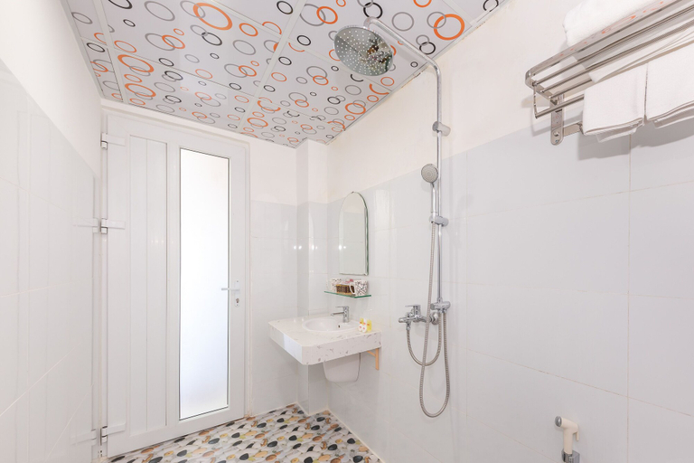 Bathroom 4, OYO 1028 Flower House Apartment, Nha Trang
