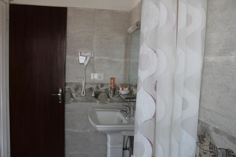 Bathroom 3, Butsugen, Bagmati
